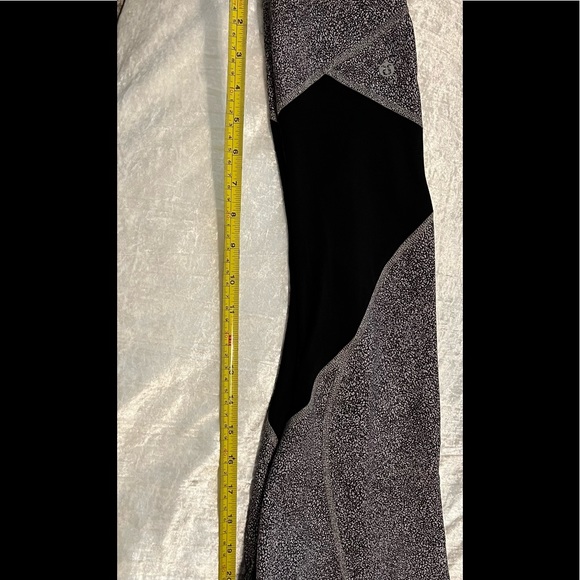 Lululemon Size 6 Crop Leggings Excellent Condition - Picture 10 of 10